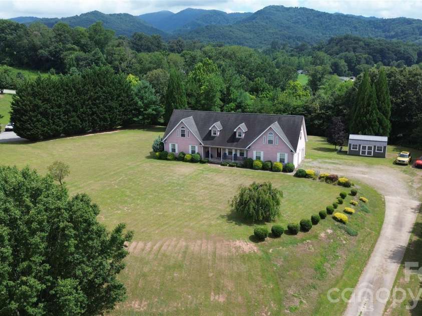 130 Crestview Street, Canton, NC 28716.  MLS# CAR4345646, YatesRealty ID 14149. 