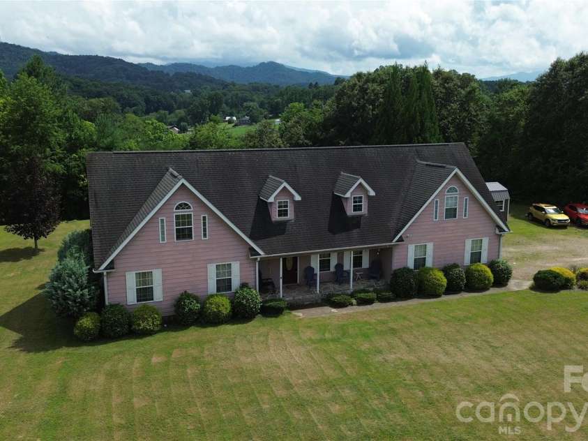 130 Crestview Street, Canton, NC 28716.  MLS# CAR4345646, YatesRealty ID 14149. 