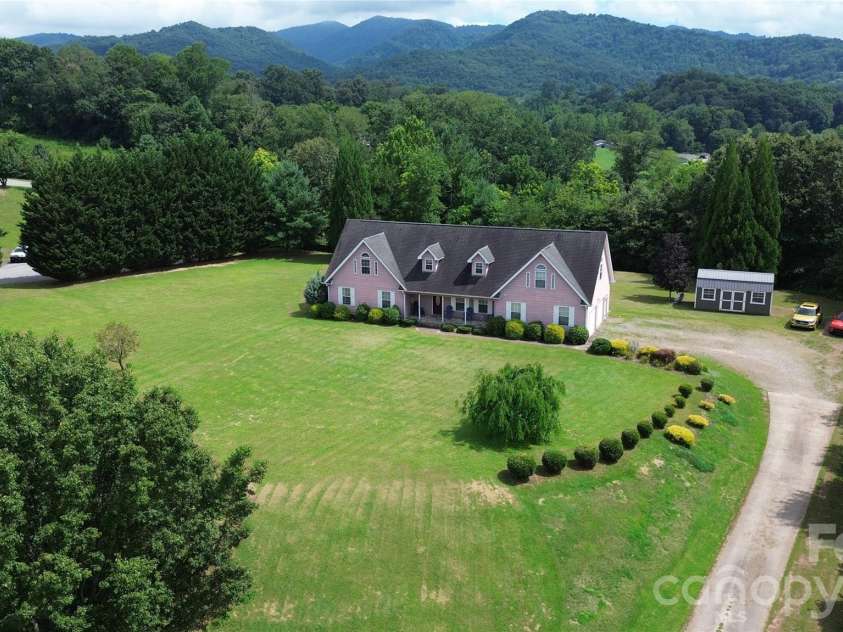 130 Crestview Street, Canton, NC 28716.  MLS# CAR4345646, YatesRealty ID 14149. 