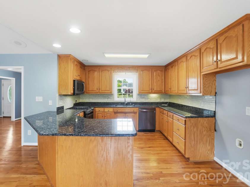 4425 Frank Dellinger Lane, Maiden, NC 28650.  MLS# CAR4368367, YatesRealty ID 14150. 