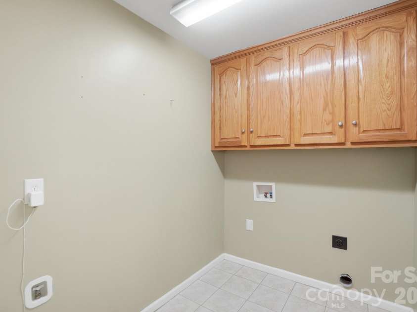 4425 Frank Dellinger Lane, Maiden, NC 28650.  MLS# CAR4368367, YatesRealty ID 14150. 