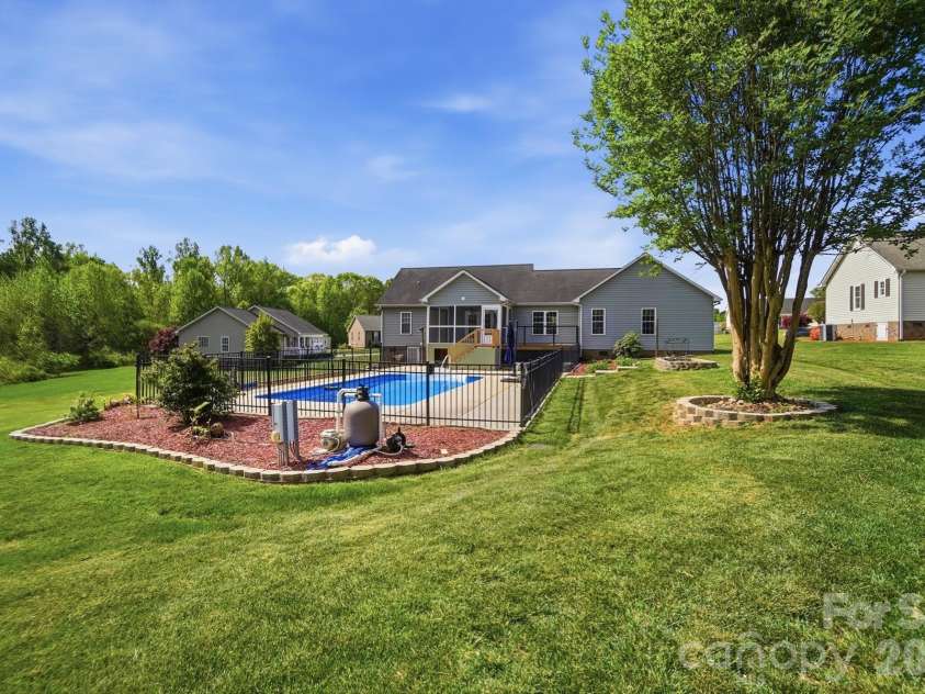 4425 Frank Dellinger Lane, Maiden, NC 28650.  MLS# CAR4368367, YatesRealty ID 14150. 