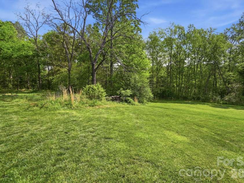 4425 Frank Dellinger Lane, Maiden, NC 28650.  MLS# CAR4368367, YatesRealty ID 14150. 