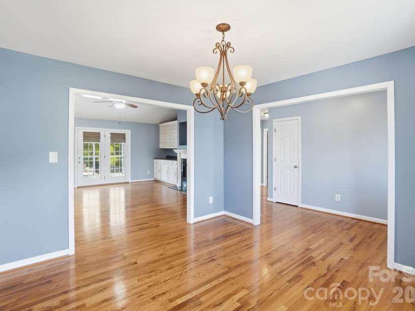 4425 Frank Dellinger Lane, Maiden, NC 28650.  MLS# CAR4368367, YatesRealty ID 14150. 