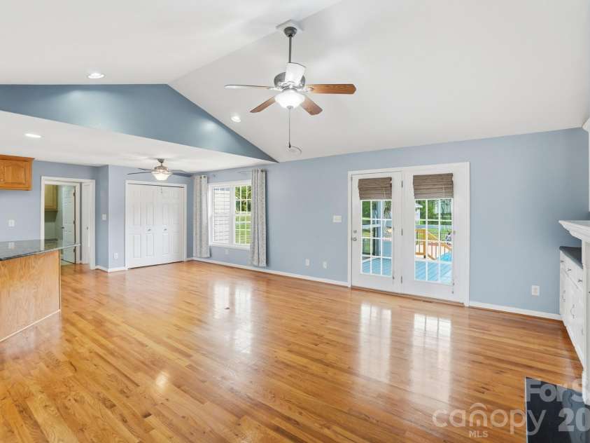 4425 Frank Dellinger Lane, Maiden, NC 28650.  MLS# CAR4368367, YatesRealty ID 14150. 