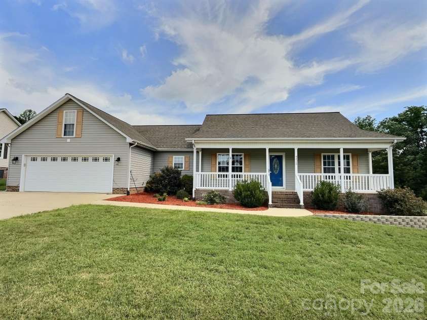 4425 Frank Dellinger Lane, Maiden, NC 28650.  MLS# CAR4368367, YatesRealty ID 14150. 