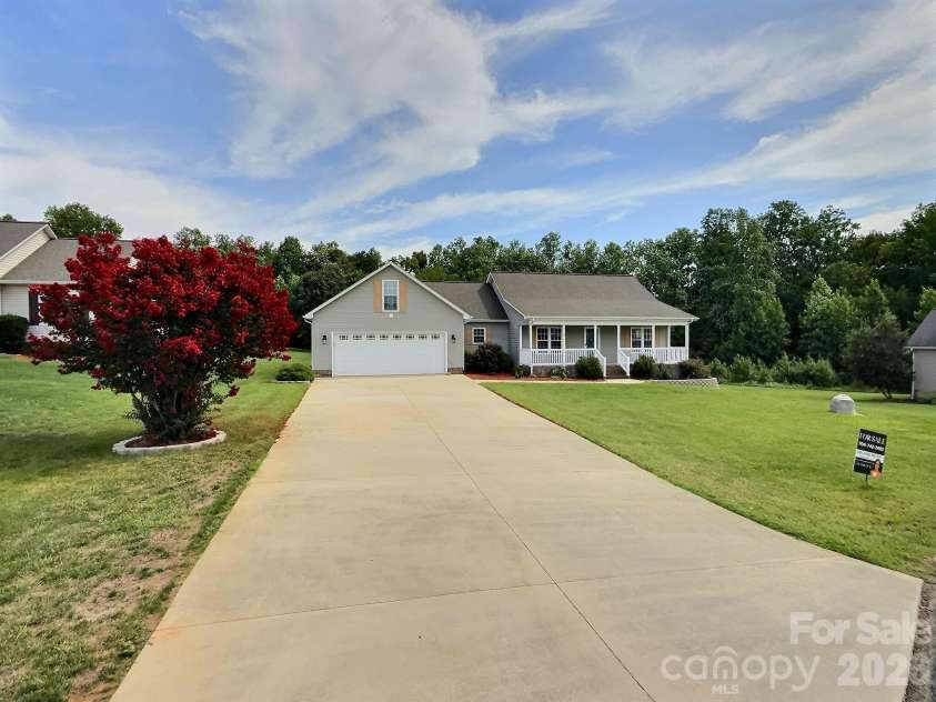4425 Frank Dellinger Lane, Maiden, NC 28650.  MLS# CAR4368367, YatesRealty ID 14150. 