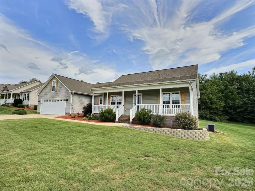 4425 Frank Dellinger Lane, Maiden, NC 28650.  MLS# CAR4368367, YatesRealty ID 14150. 