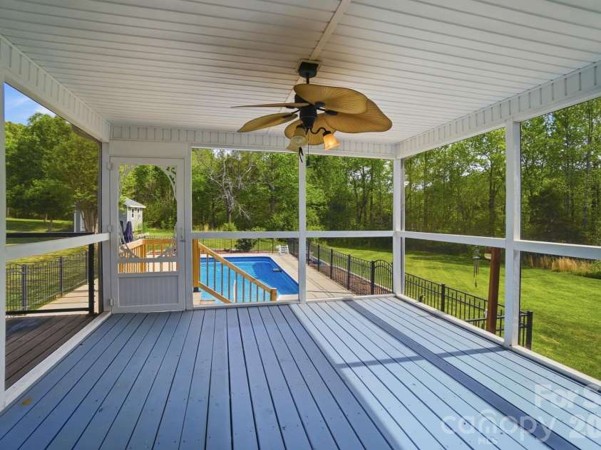 4425 Frank Dellinger Lane, Maiden, NC 28650.  MLS# CAR4368367, YatesRealty ID 14150. Screen room for those cool nights