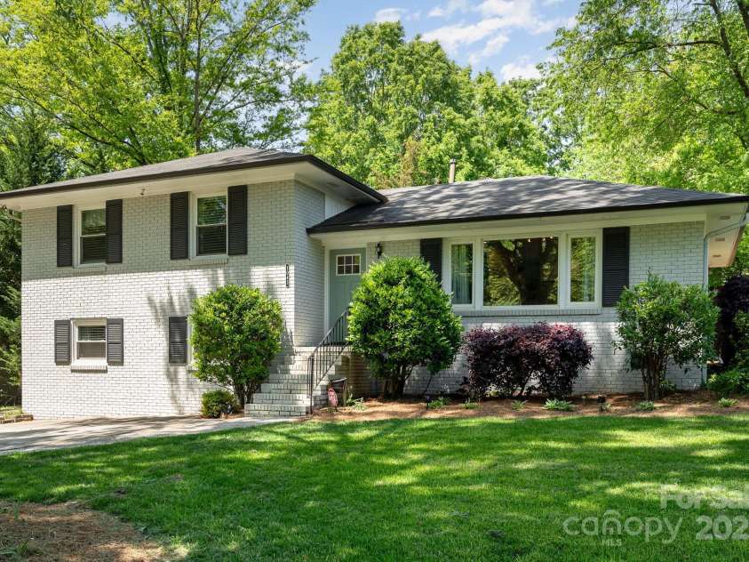 1043 Nancy Drive, Charlotte, NC 28211.  MLS# CAR4247909, YatesRealty ID 14151. Front of Home