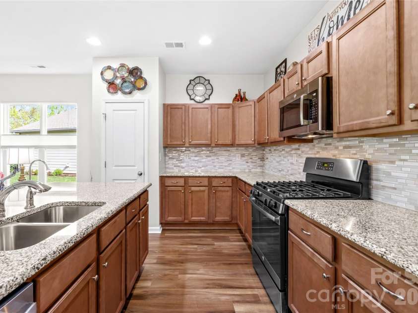 264 Flat Rock Drive, Denver, NC 28037.  MLS# CAR4364100, YatesRealty ID 14151. 