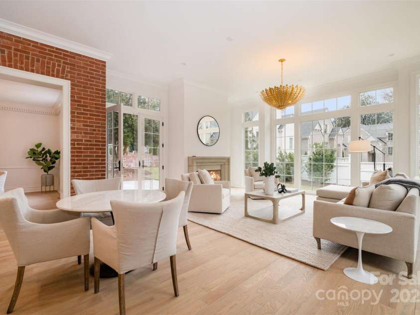 2400 Mecklenburg Avenue, Charlotte, NC 28205.  MLS# CAR4250989, YatesRealty ID 14152. Breakfast area
