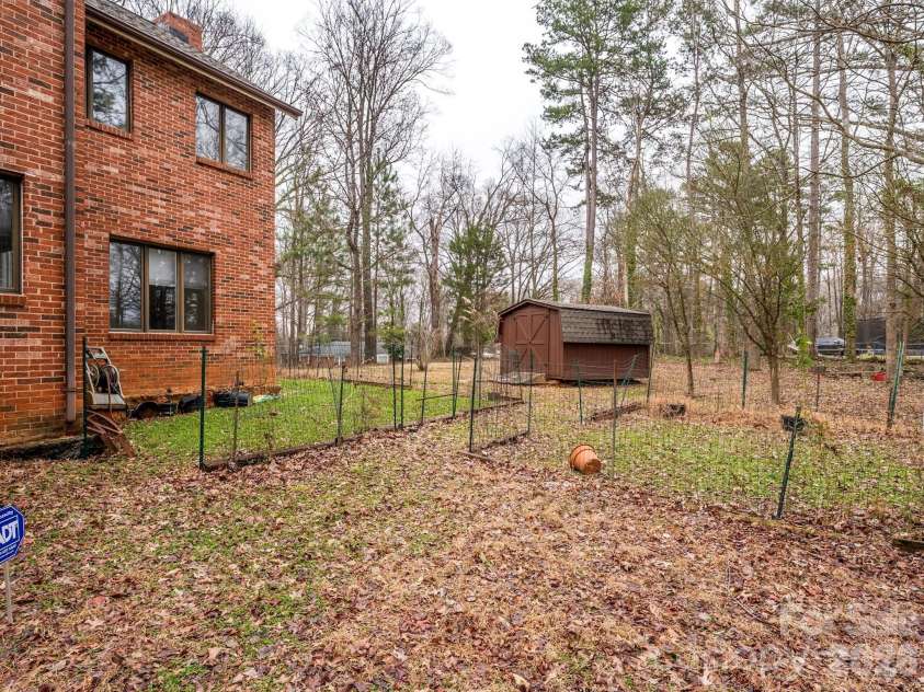 7600 Wallace Lane, Charlotte, NC 28212.  MLS# CAR4344455, YatesRealty ID 14152. Backyard