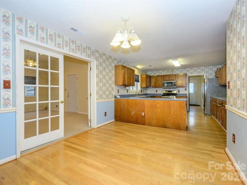7600 Wallace Lane, Charlotte, NC 28212.  MLS# CAR4344455, YatesRealty ID 14152. Breakfast Area