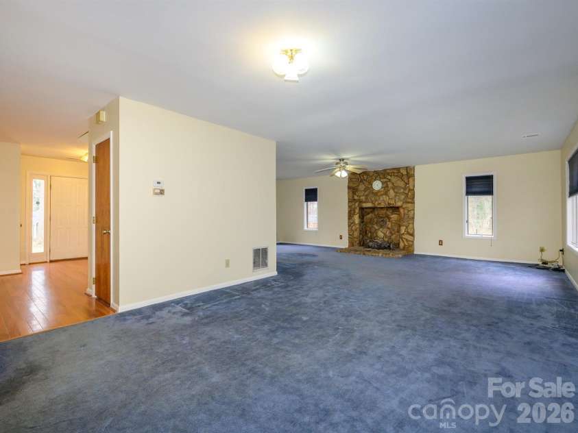 7600 Wallace Lane, Charlotte, NC 28212.  MLS# CAR4344455, YatesRealty ID 14152. Dining Room