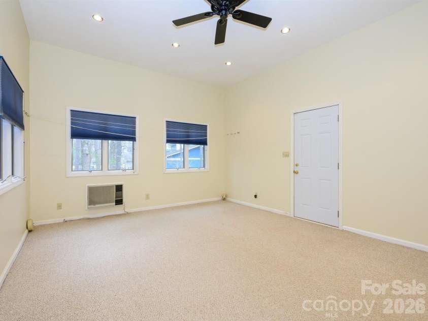 7600 Wallace Lane, Charlotte, NC 28212.  MLS# CAR4344455, YatesRealty ID 14152. Flex Space