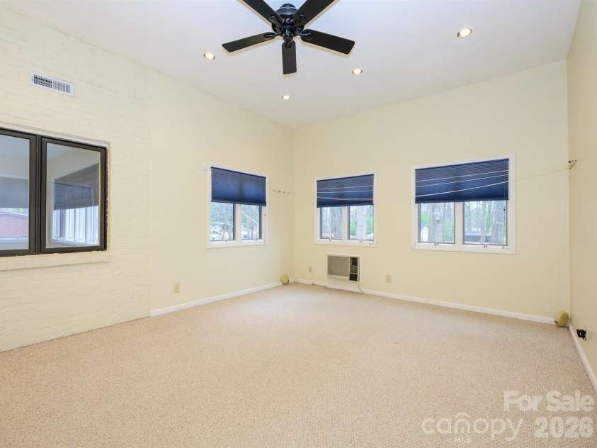 7600 Wallace Lane, Charlotte, NC 28212.  MLS# CAR4344455, YatesRealty ID 14152. Flex Space