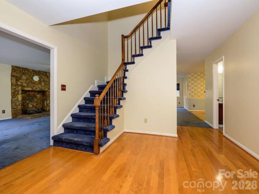 7600 Wallace Lane, Charlotte, NC 28212.  MLS# CAR4344455, YatesRealty ID 14152. Foyer