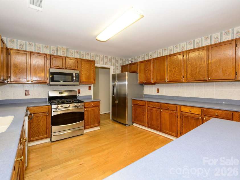 7600 Wallace Lane, Charlotte, NC 28212.  MLS# CAR4344455, YatesRealty ID 14152. Kitchen
