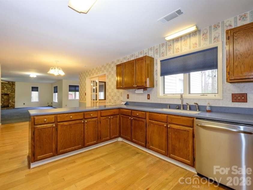7600 Wallace Lane, Charlotte, NC 28212.  MLS# CAR4344455, YatesRealty ID 14152. Kitchen