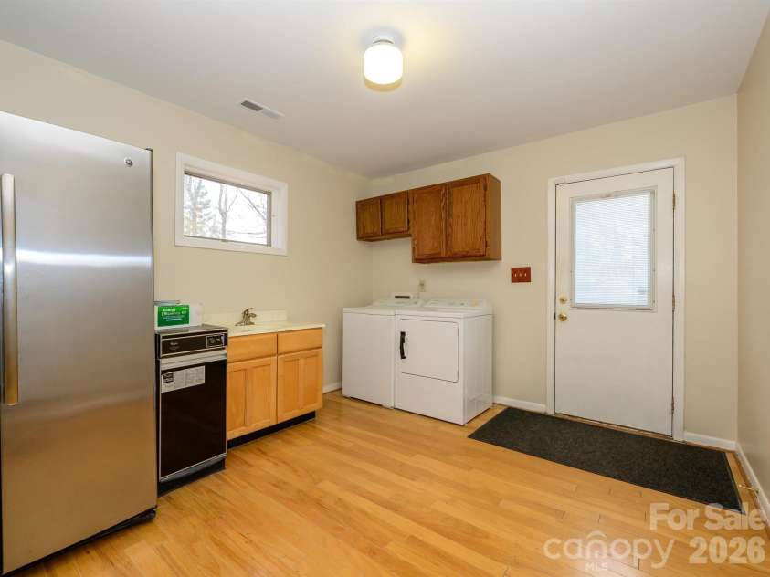 7600 Wallace Lane, Charlotte, NC 28212.  MLS# CAR4344455, YatesRealty ID 14152. Laundry