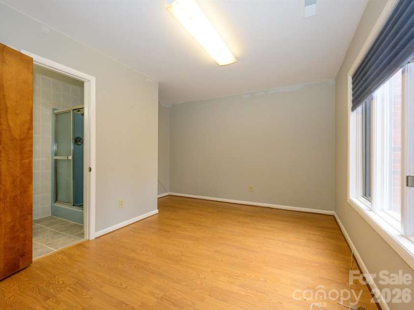 7600 Wallace Lane, Charlotte, NC 28212.  MLS# CAR4344455, YatesRealty ID 14152. Office