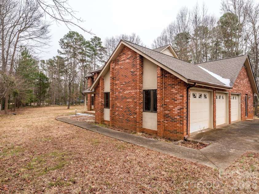 7600 Wallace Lane, Charlotte, NC 28212.  MLS# CAR4344455, YatesRealty ID 14152. Side Exterior
