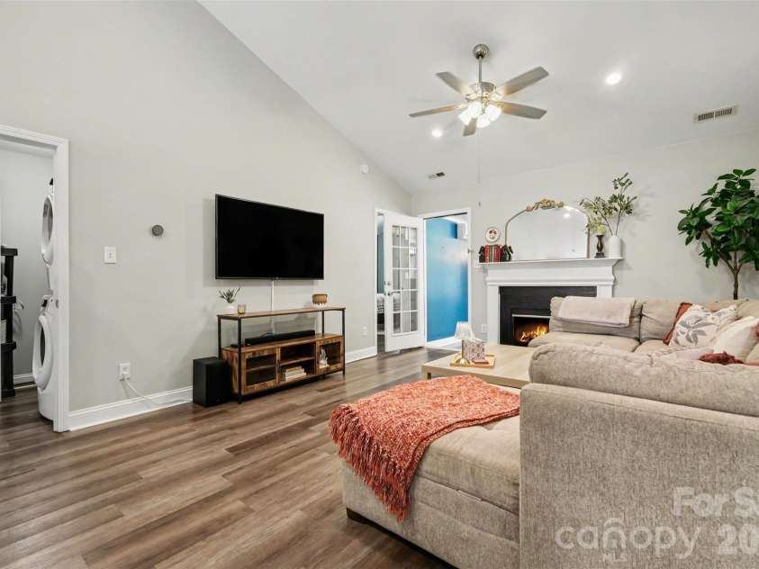 9113 Shenington Place, Charlotte, NC 28216.  MLS# CAR4359218, YatesRealty ID 14152. 