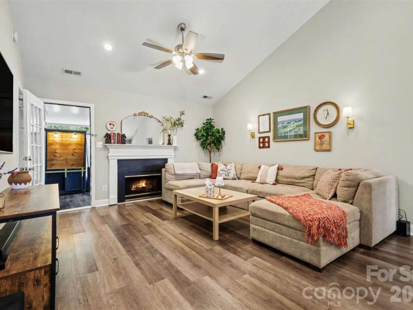 9113 Shenington Place, Charlotte, NC 28216.  MLS# CAR4359218, YatesRealty ID 14152. 