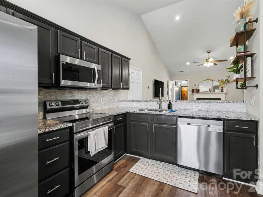 9113 Shenington Place, Charlotte, NC 28216.  MLS# CAR4359218, YatesRealty ID 14152. 