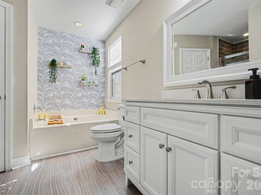 9113 Shenington Place, Charlotte, NC 28216.  MLS# CAR4359218, YatesRealty ID 14152. 