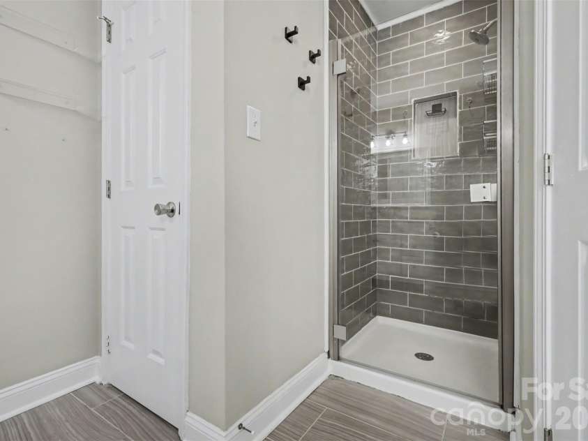 9113 Shenington Place, Charlotte, NC 28216.  MLS# CAR4359218, YatesRealty ID 14152. 