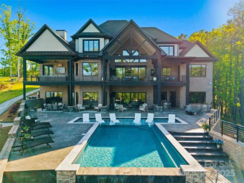 385 Squirrel Lane, Clover, SC 29710.  MLS# CAR4246792, YatesRealty ID 14153. 