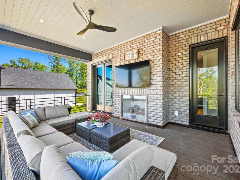 385 Squirrel Lane, Clover, SC 29710.  MLS# CAR4246792, YatesRealty ID 14153. 