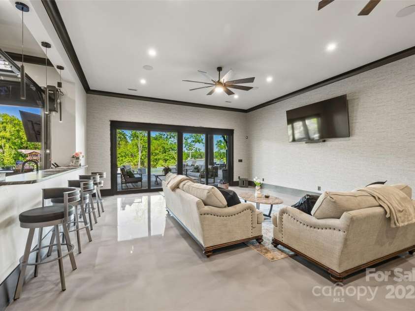 385 Squirrel Lane, Clover, SC 29710.  MLS# CAR4246792, YatesRealty ID 14153. 