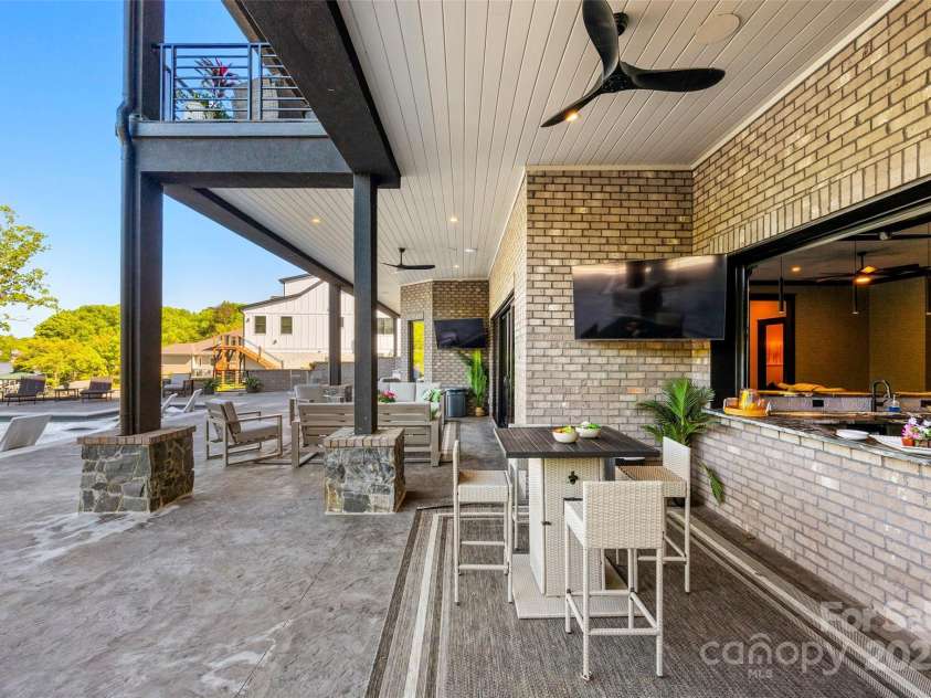 385 Squirrel Lane, Clover, SC 29710.  MLS# CAR4246792, YatesRealty ID 14153. 