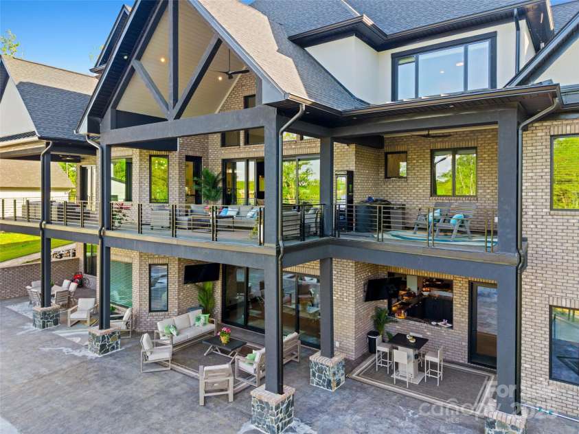 385 Squirrel Lane, Clover, SC 29710.  MLS# CAR4246792, YatesRealty ID 14153. 