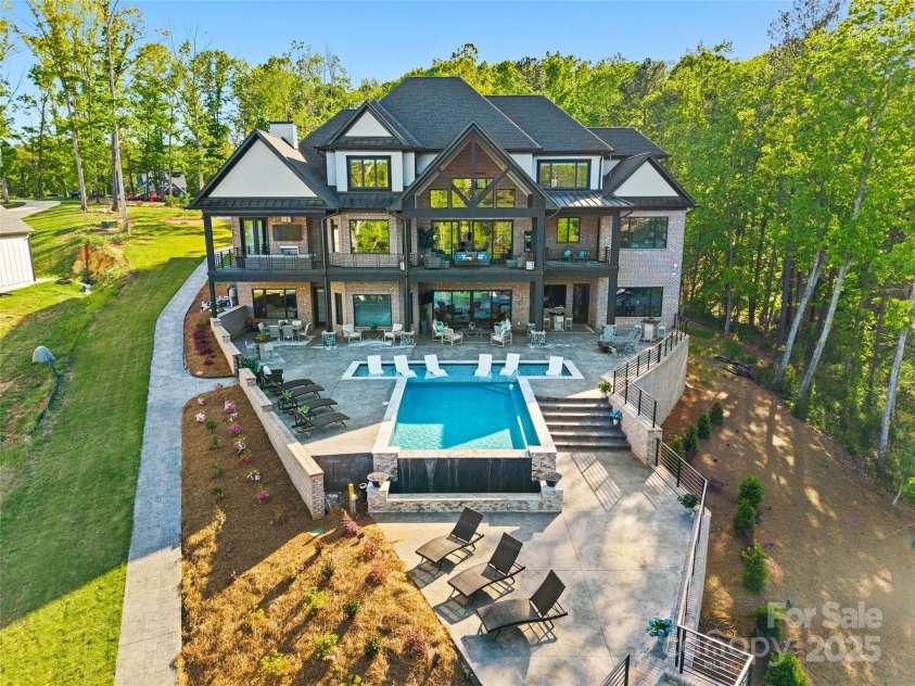 385 Squirrel Lane, Clover, SC 29710.  MLS# CAR4246792, YatesRealty ID 14153. 