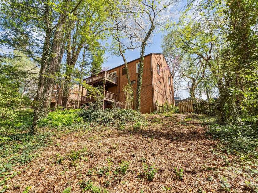 9 Canterbury Road, Asheville, NC 28805.  MLS# CAR4245066, YatesRealty ID 14154. 