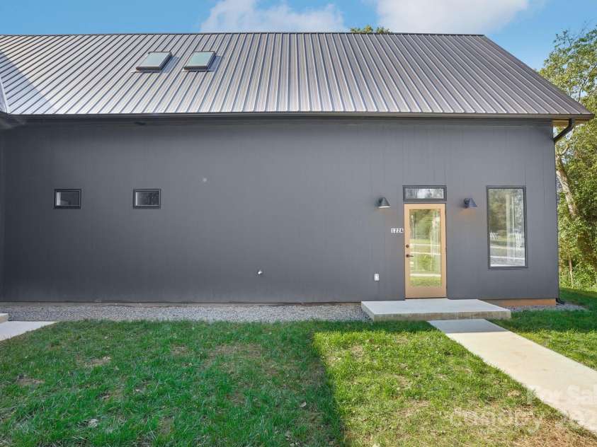 122 Laura Road, Mooresville, NC 28117.  MLS# CAR4249939, YatesRealty ID 14155. 