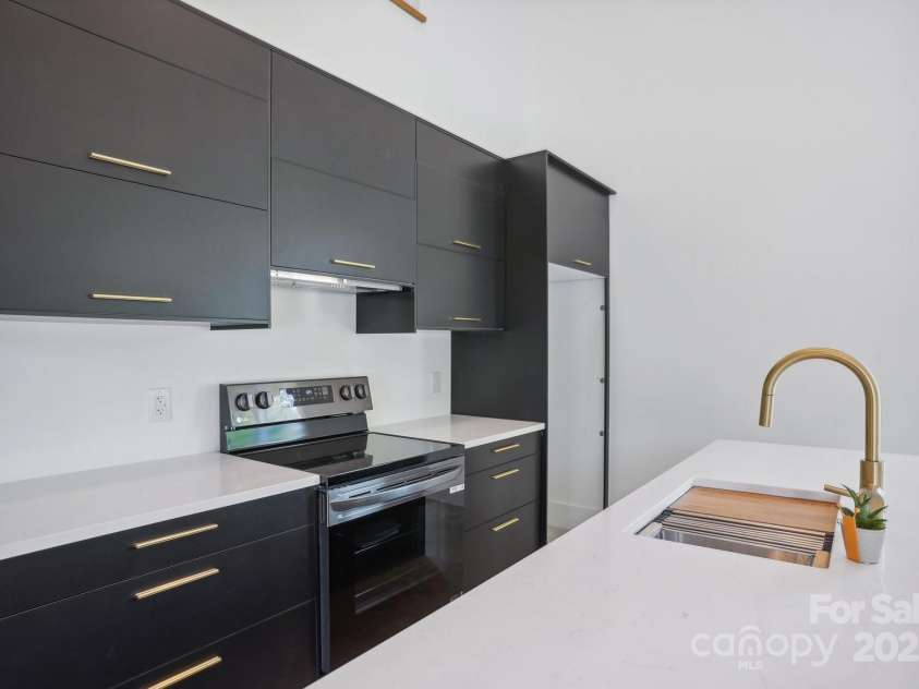 122 Laura Road, Mooresville, NC 28117.  MLS# CAR4249939, YatesRealty ID 14155. 