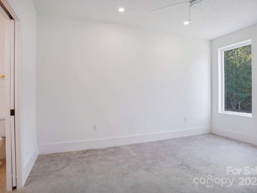 122 Laura Road, Mooresville, NC 28117.  MLS# CAR4249939, YatesRealty ID 14155. 