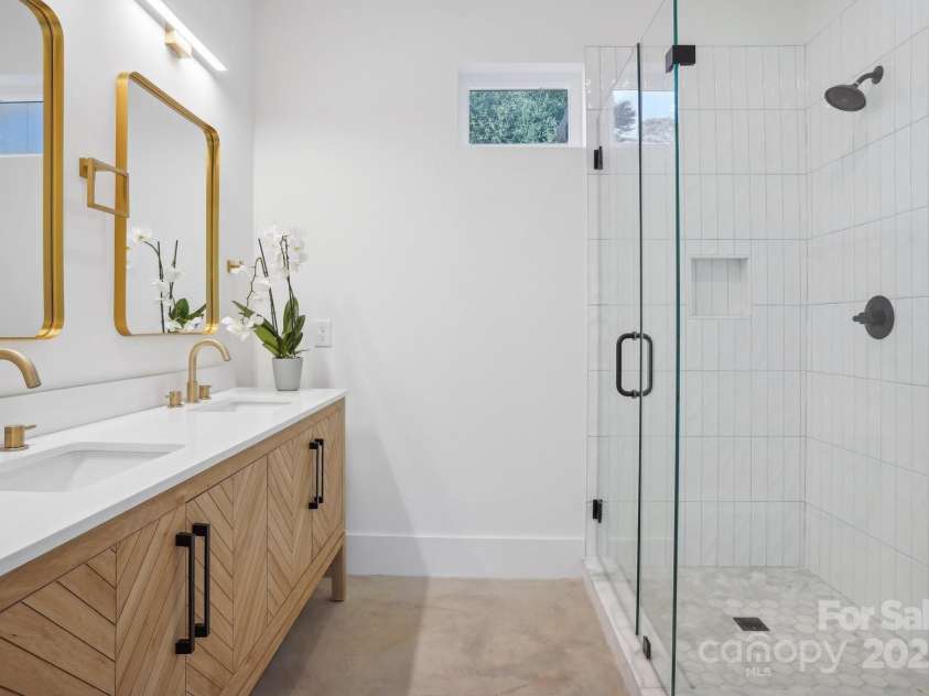 122 Laura Road, Mooresville, NC 28117.  MLS# CAR4249939, YatesRealty ID 14155. 