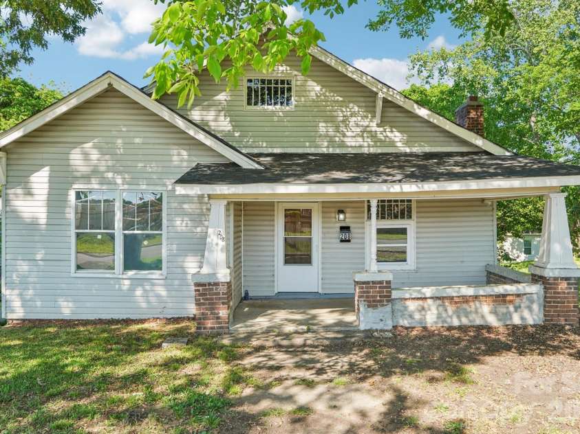 208 Lafayette Street, Salisbury, NC 28144.  MLS# CAR4367247, YatesRealty ID 14155. 