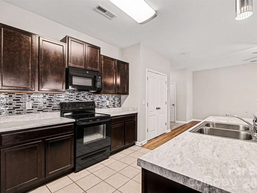 14311 Evening Flight Lane, Charlotte, NC 28262.  MLS# CAR4348964, YatesRealty ID 14156. Kitchen