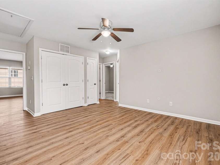 14311 Evening Flight Lane, Charlotte, NC 28262.  MLS# CAR4348964, YatesRealty ID 14156. Loft