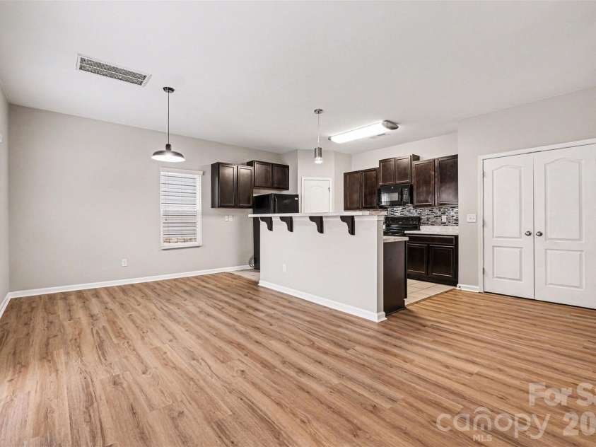 14311 Evening Flight Lane, Charlotte, NC 28262.  MLS# CAR4348964, YatesRealty ID 14156. Open concept 
