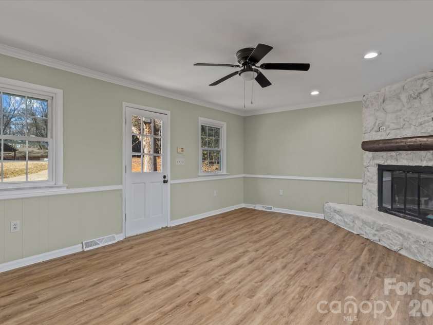 188 Mary Circle, Concord, NC 28025.  MLS# CAR4354373, YatesRealty ID 14157. 