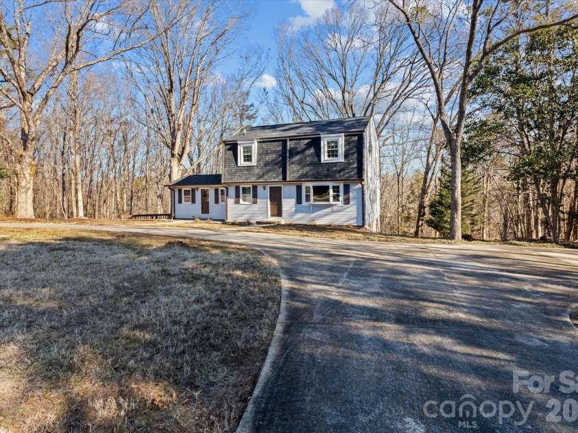 188 Mary Circle, Concord, NC 28025.  MLS# CAR4354373, YatesRealty ID 14157. 