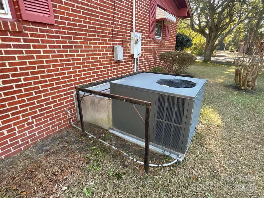 202 Marcellus Street, Laurinburg, NC 28352.  MLS# CAR4248496, YatesRealty ID 14157. AC Unit